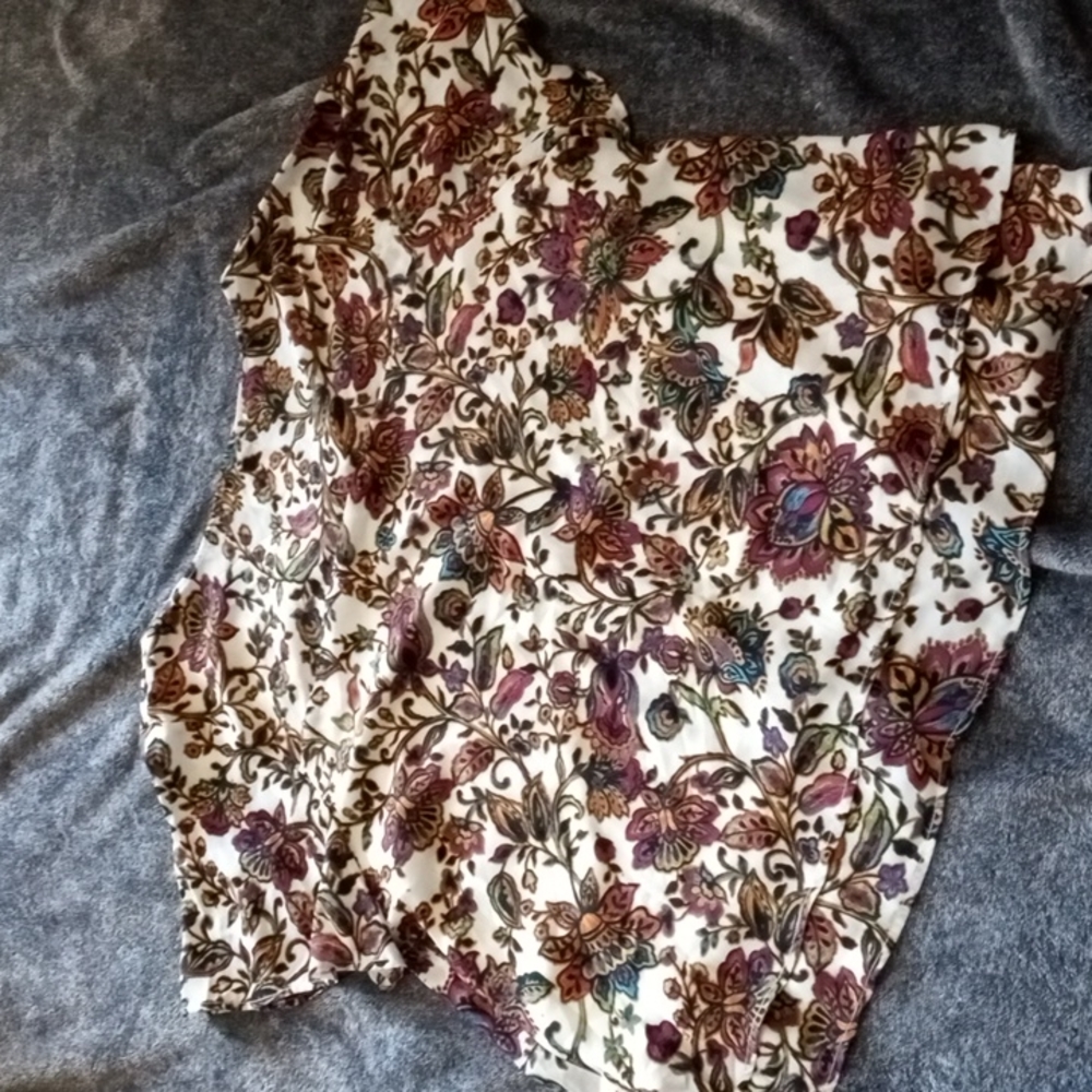 Eyeshadow New Brew Anemone flutter sleeve top - Picture 5 of 5